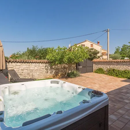 Casa Arsini Bei Mit Whirlpool Holiday home Porec